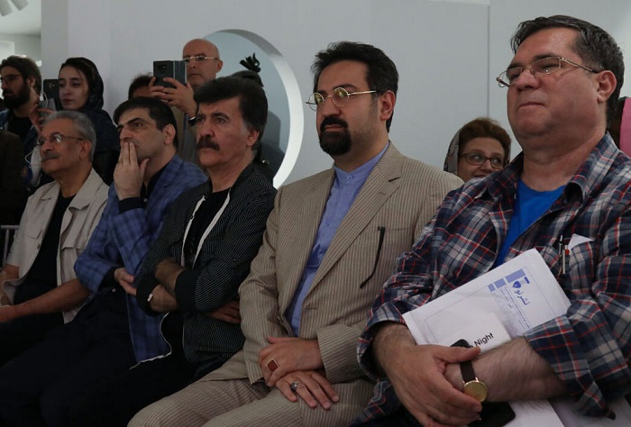 رونمایی-از-طنزآوران-جهان-نمایش-داریوش-مودبیان